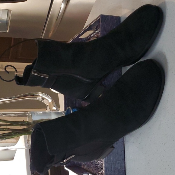 LA CANADIENNE ANKLE BOOTS - Picture 2 of 14